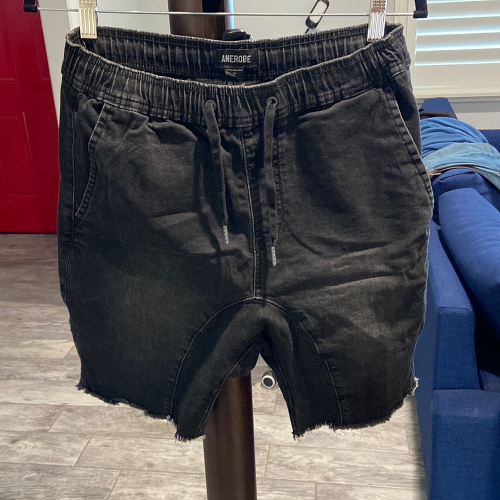 Men’s black elastic waist shorts